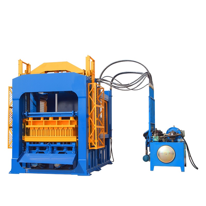 brique-d'argile-faisant-la-machine